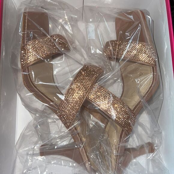 ✨ Aslee Sandal
VINCE CAMUTO✨ - Picture 10 of 12